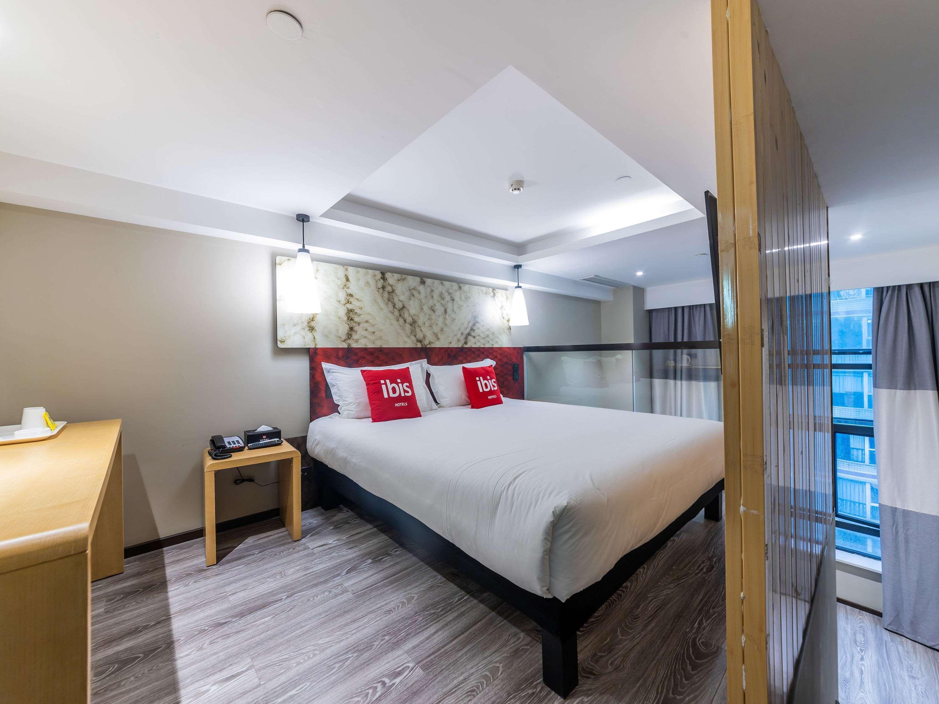 Ibis Chongqing Jiefangbei Pedestrian Street Hotel Экстерьер фото