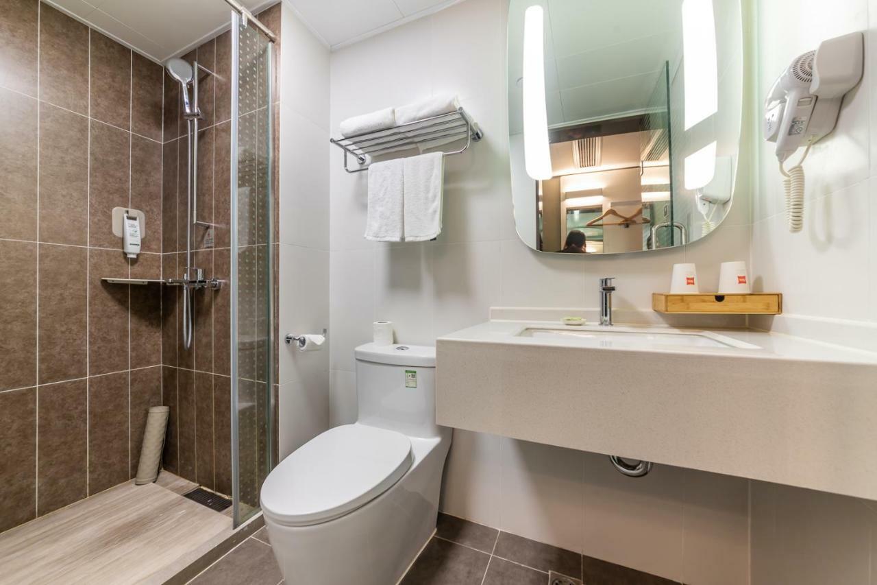 Ibis Chongqing Jiefangbei Pedestrian Street Hotel Экстерьер фото